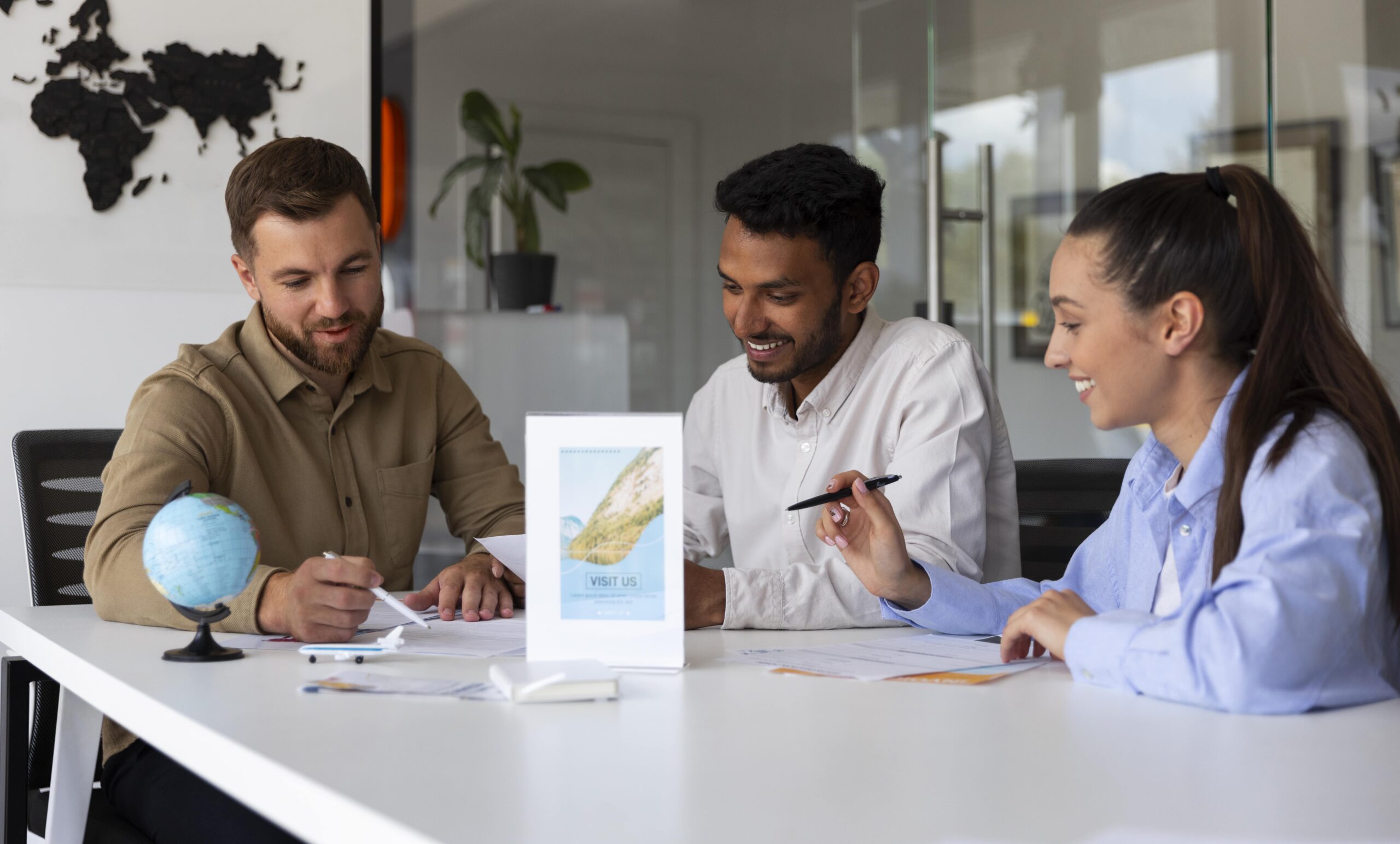 day-office-travel-agency-min